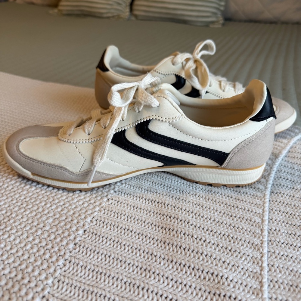 No Boundaries Black and White Sneakers Size 9 - Picture 4 of 8
